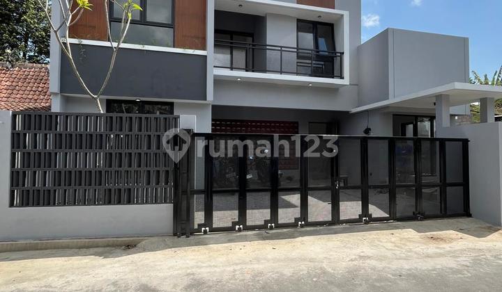 Rumah Mewah Baru Di Dekat Perumahan.grand Tlogoadi Dan.youth Center Yogyakarta