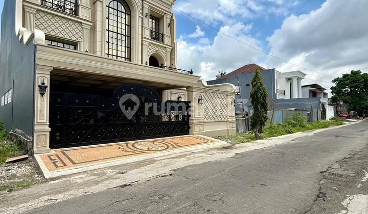 Sultan's Luxurious House Inside the Ring Road Near Al Azhar Gamping Sleman Yogyakarta 2
