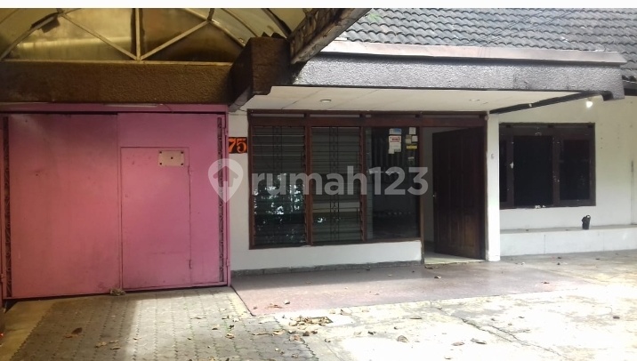 Dijual Rumah Hitung Tanah di Pusat Kota Bandung Dijual Rumah Hitung Tanah di Pusat Kota Bandung