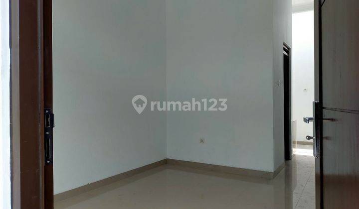 Rumah Hook Lokasi Strategis Dekat Jalan Cihanjuang Cimahi Bandung 2