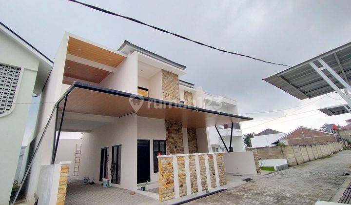 Rumah Modern di Jln. Cihanjuang Rahayu Villa Bandung Utara 1