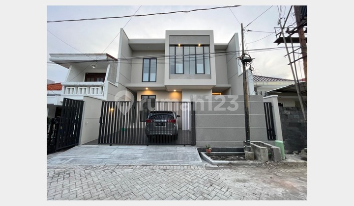 Rumah Baru strategis tenhgah kota dekat kampus dan sekolah di Manyar