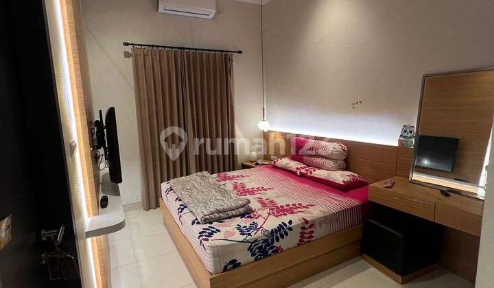 kamar tidur rumah di jalan sukolilo dian