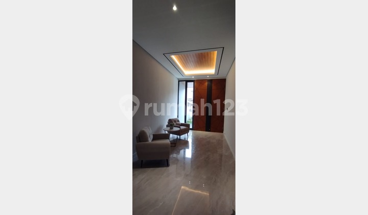 RUMAH MEWAH BARU SEMI FURNISH PRIVATE BALCONY DI CITRALAND UTAMA SURABAYA 2