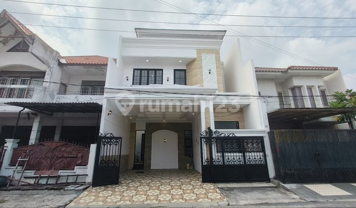Dijual Rumah Sby Timur Babatan Pantai Surabaya Model Semi Klasik. Minimalis 2 Lantai Dijual Rumah Sby Timur Babatan Pantai Surabaya Model Semi Klasik. Minimalis 2 Lantai