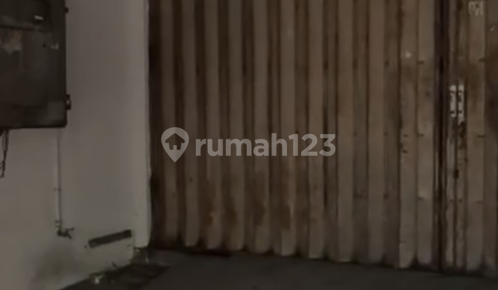 FOR SALE Strategic Shophouse Accessible to Rear Street Spacious Strategic Location Surrounding Business Area Near Manyar Near Jemur Sari 2