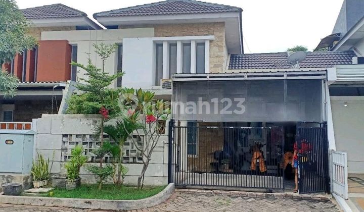 Rumah Terawat Strategis  Depan Taman di Puri Surya Jaya Sidoarjo
