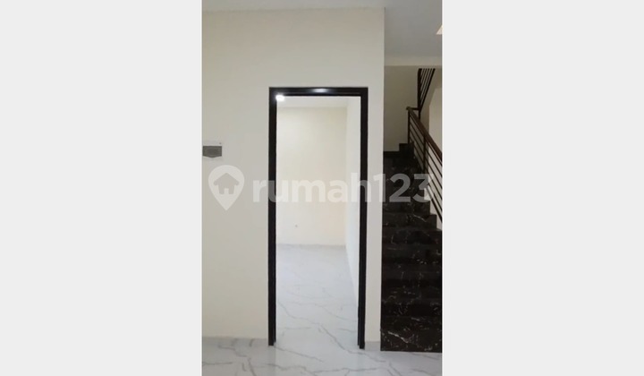 Rumah Baru  strategis dekat  jalan Raya   Mulyosari DEKAT KENJERAN DEKAT ITS DEKAT PAKUWON CITY 2