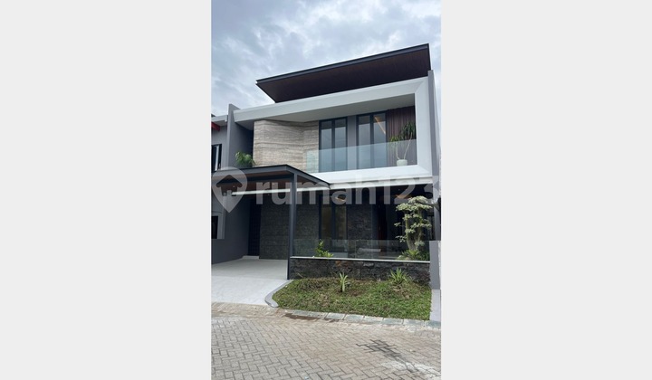 NEW LUXURY HOME SEMI FURNISHED PRIVATE BALCONY IN CITRALAND UTAMA SURABAYA