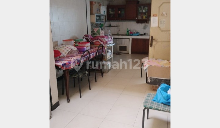 For sale Darmo Permai house in a super strategic business area. Location close to car showroom businesses, OYO, boarding houses, and other businesses. 2