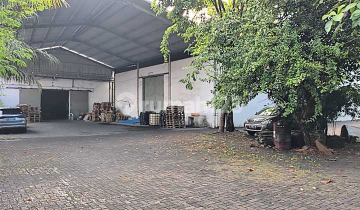 Strategic Warehouse Area on Kenjeran Main Road, Spacious Access to Tanjung Perak, Merr, and Toll Road Strategic Warehouse Area on Kenjeran Main Road, Spacious Access to Tanjung Perak, Merr, and Toll Road