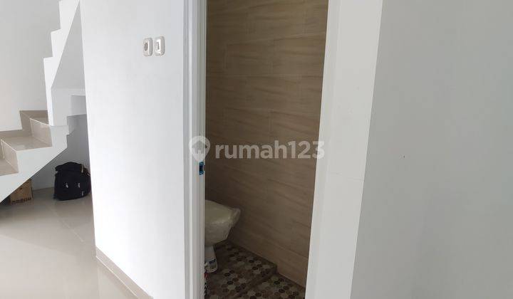 RUMAH MURAH  SIAP HUNI 2 LANTAI DEKAT UNPAM & WALIKOTA 4