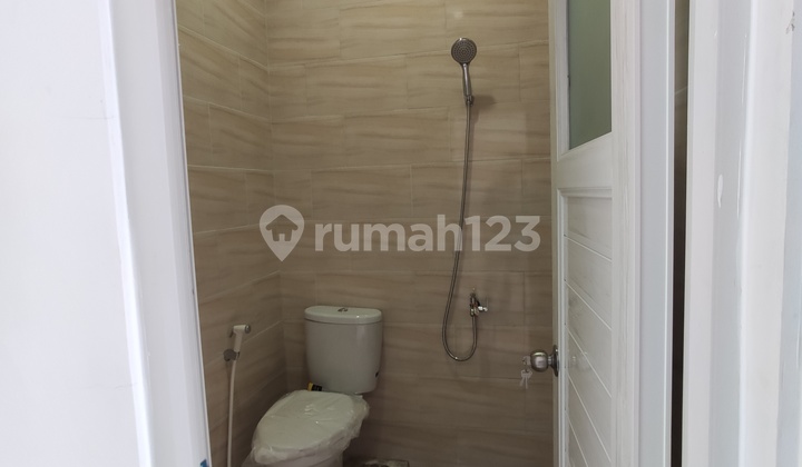 RUMAH MURAH  SIAP HUNI 2 LANTAI DEKAT UNPAM & WALIKOTA 10