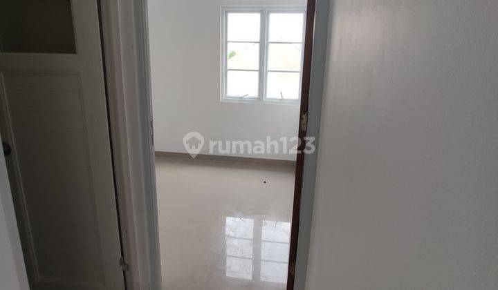 RUMAH MURAH  SIAP HUNI 2 LANTAI DEKAT UNPAM & WALIKOTA 11