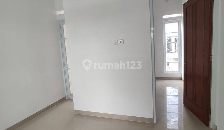 RUMAH MURAH  SIAP HUNI 2 LANTAI DEKAT UNPAM & WALIKOTA 13
