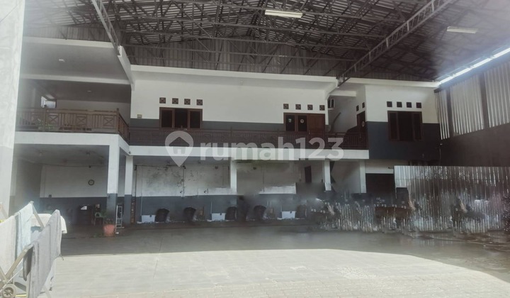 Busy Location, Business Place on Lamongan Raya Sampangan Street 2