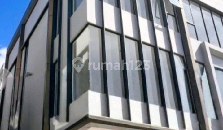 Hoek Maggiore Junction 3 Lantai Tipe Hoek 4.5x12 Hadap Utara