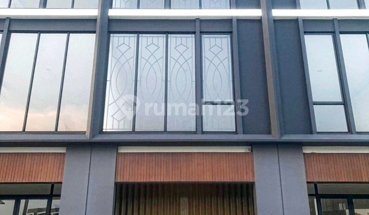 Hampton Avenue 4.5x15 Ruko 3 Lantai Hadap Selatan Khusus Non F&b