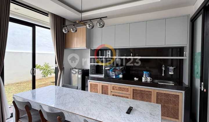 Ready-to-Occupy House in Citraland Bsb City 1