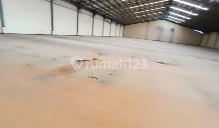 Gudang Siap Pakai Untuk Pabrik Industri Ada Loading Dock 2