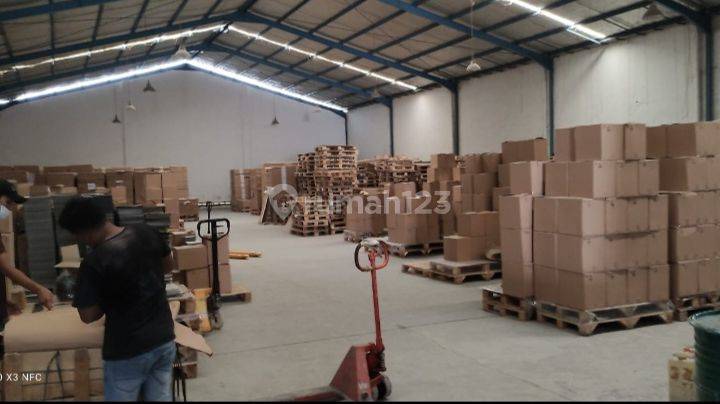 Gudang siap pakai rapi terawat di zona industri 2