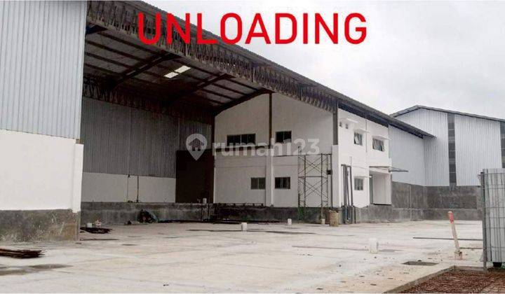 Gudang baru siap pakai di kawasan industri sangat cocok untuk produksi 4
