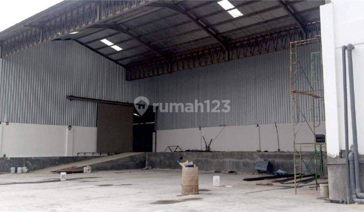 Gudang baru siap pakai di kawasan industri sangat cocok untuk produksi 5