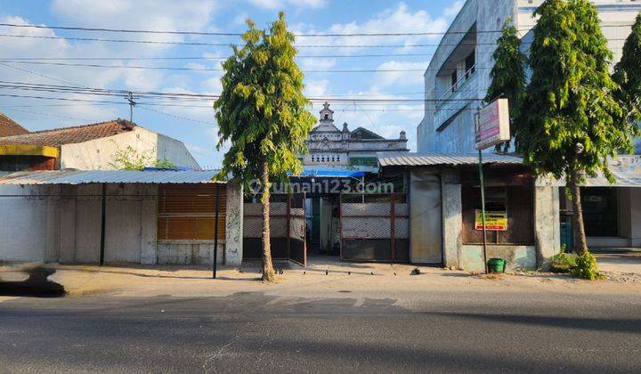 Rumah Bangunan Lama Butuh Renovasi di RE Martadinata cocok untuk segala usaha 1