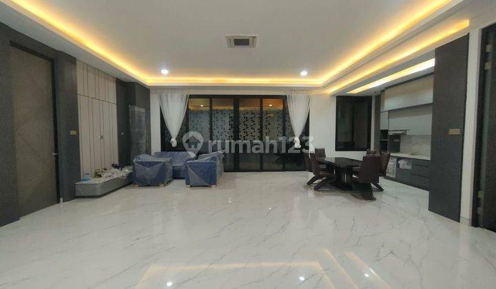 Rumah Baru Gres 1 lantai full furnished SHM hadap Timur di Perumahan Graha Candi Golf 1