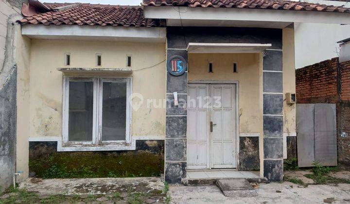 Rumah Butuh Renovasi SHM hadap Selatan di Perumahan Pucanggading 1