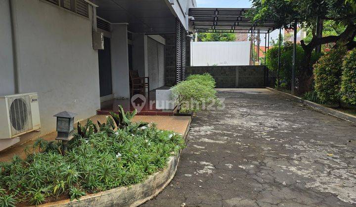 Rumah Bangunan Lama 3 Lantai Shm Hadap Selatan Dan Barat Di Jl Kelud 2