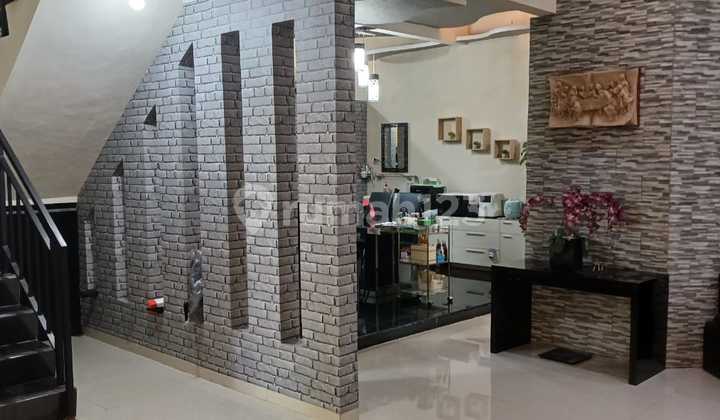 Rumah 2 Lantai Bagus Siap Pakai SHM di Puri Anjasmoro 2