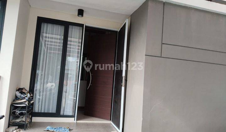 Rumah Bagus Sudah Renovasi 2.5 Lantai Ada Rooftop Shm Di Graha Padma 1