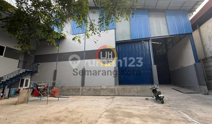 Warehouse in the Candi Industrial Area 2