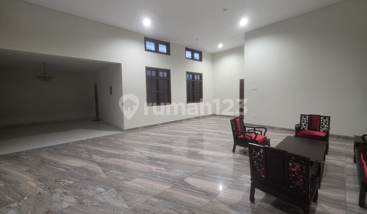Bangunan Usaha 2 Lantai Bagus Siap Pakai Jalan Protokol Pusat Kota