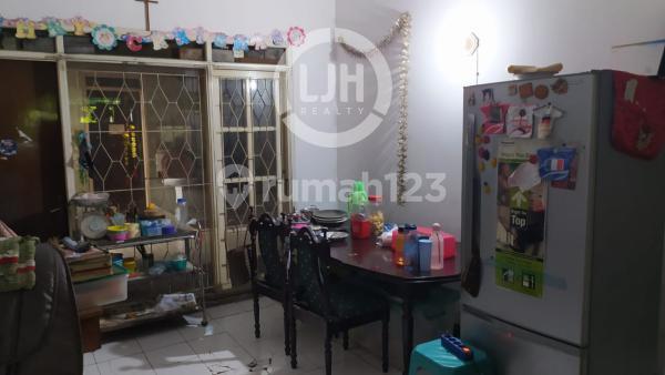 Rumah Bangunan Lama SHM di Puri Anjasmoro 2