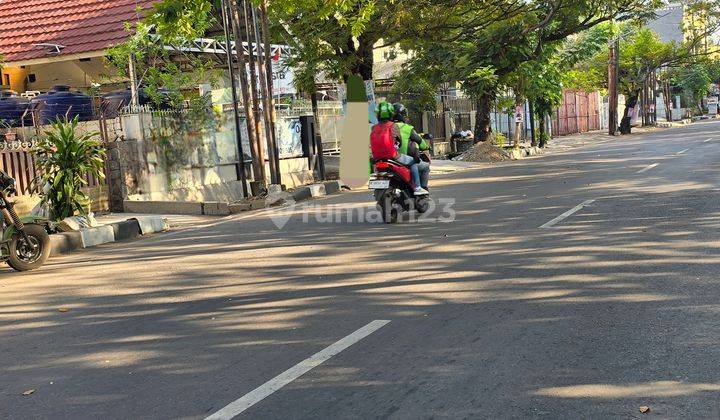 Ruko Kontrakan 3 Lantai Luas Tanah 354 m2 Butuh Renovasi 2