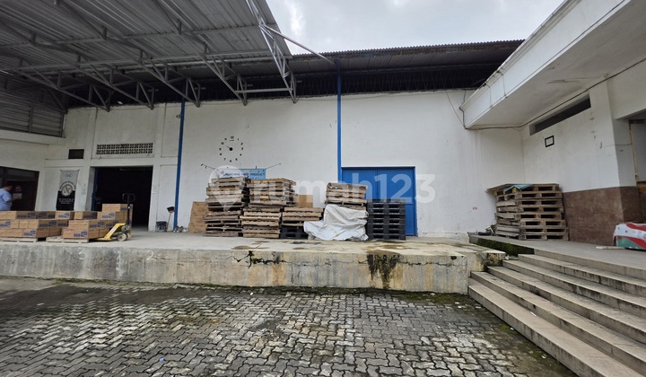 Gudang Siap Pakai Ada Loading Dock dan Kantor