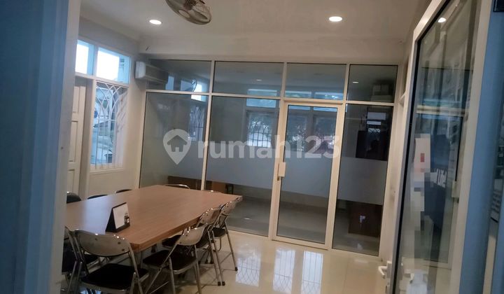 Shop House Building Suitable for Business, Showroom, Restaurant in Upper Semarang 2