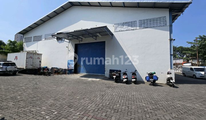 Strategic Ready-to-Use Warehouse in Downtown Central Semarang 1