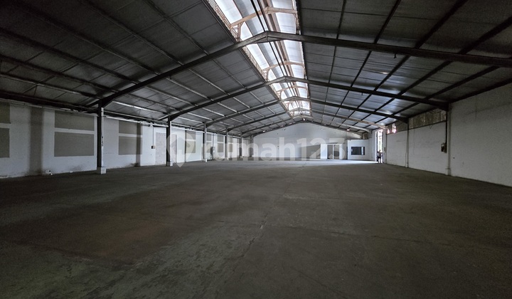 Ready-to-Use Warehouse Near Banyumanik Toll Gate in South Semarang