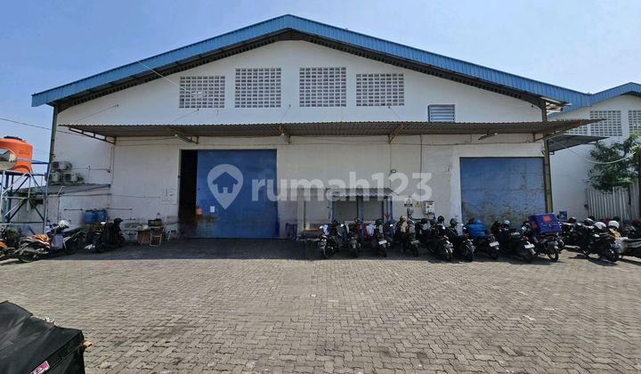 Ready-to-Use City Center Warehouse with Truck Access in Central Semarang. 1