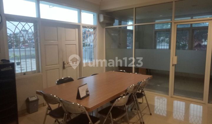 Shop House Building Suitable for Business, Showroom, Restaurant in Upper Semarang 1