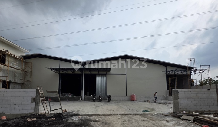 New Gres Warehouse with Loading Dock in Candi Industrial Area 1
