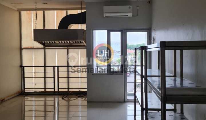 Nice Shop House on Moch Suyudi Street 2