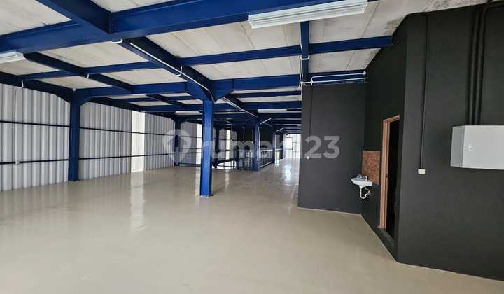 Warehouse with Goods Elevator in West Semarang near Toll Gate Warehouse with Goods Elevator in West Semarang near Toll Gate