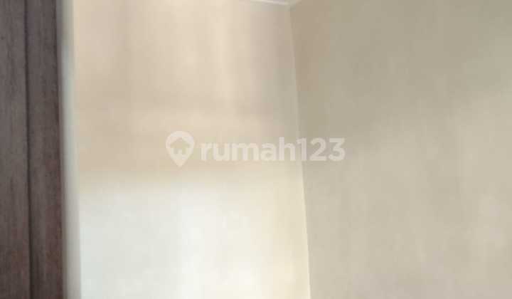 Rumah Full Renov Siap Huni Lokasi dekat Taman Kota 8