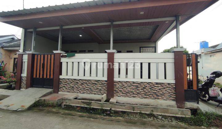 OVER KREDIT RUMAH SIAP HUNI POSISI HOOK DI SEPATAN 1