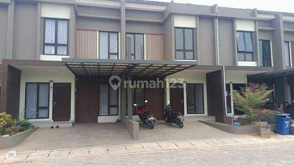 Free Furnished Rumah 2 Lantai Kota Sutera 1