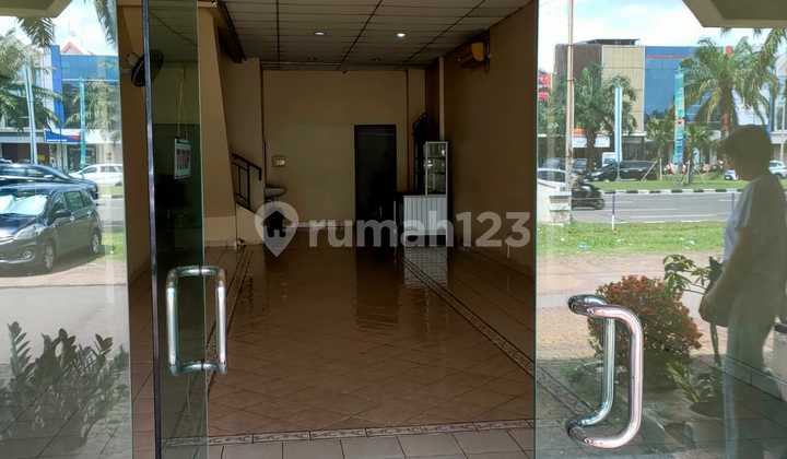 Jual Ruko Hadap Jalan di Boulevard Gading Serpong... 3 Lantai...